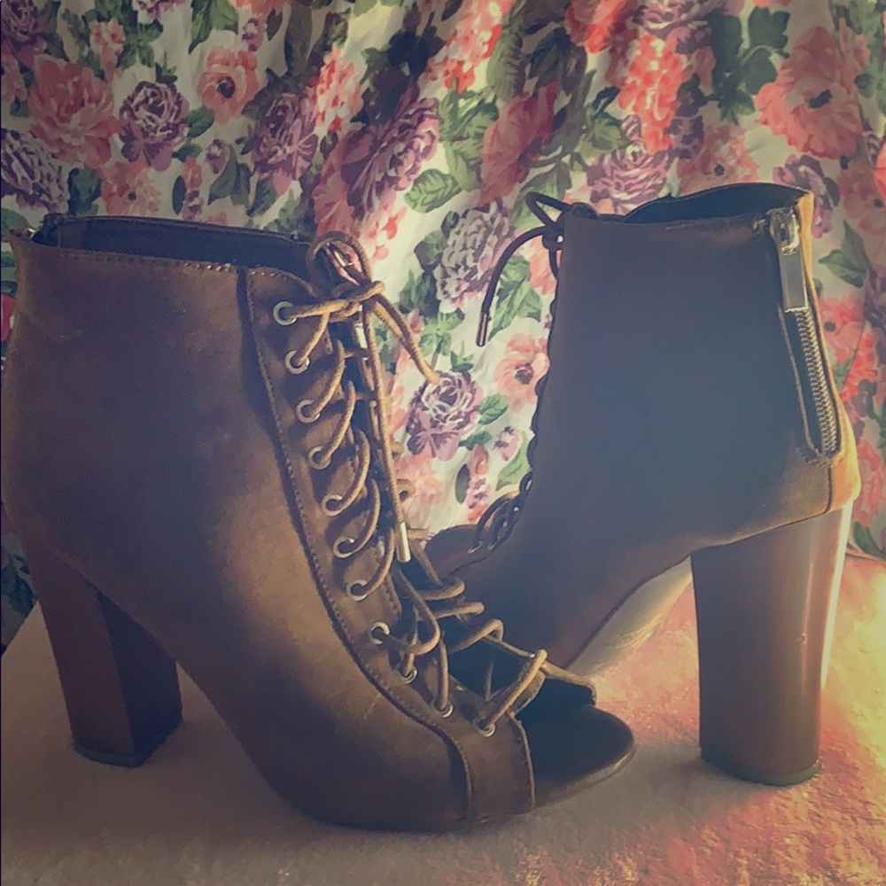 Coachella auburn botties!